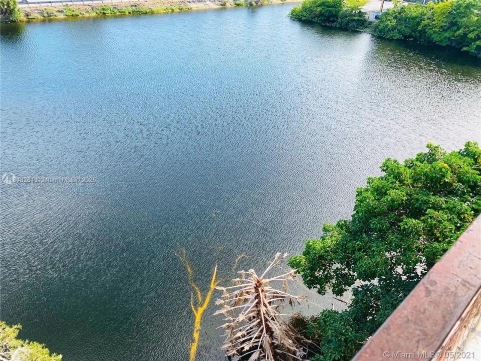 1325 W 68th St 514, Hialeah, FL 33014