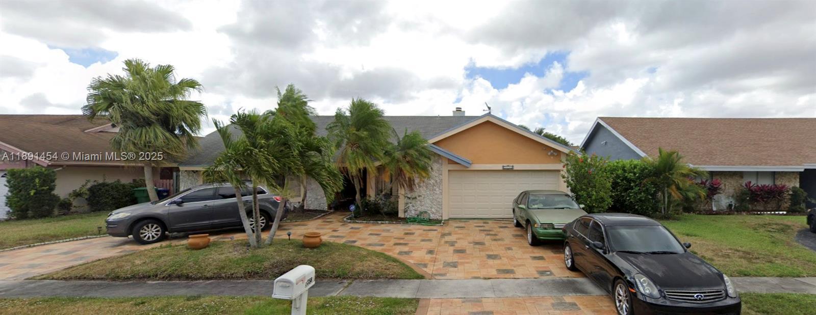 7358 NW 49th St, Lauderhill, FL 33319