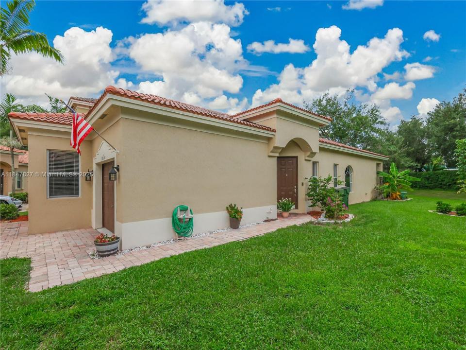 3910 NE 10th Dr, Homestead, FL 33033