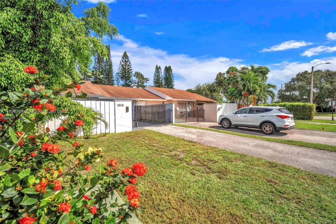 5515 Biscayne Dr, Green Acres, FL 33463