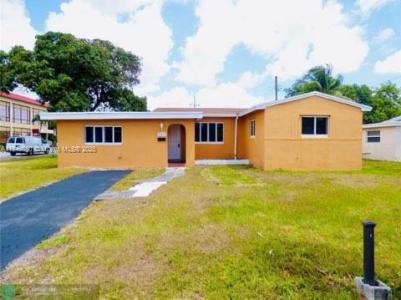 585 NW 182nd Ter, Miami Gardens, FL 33169