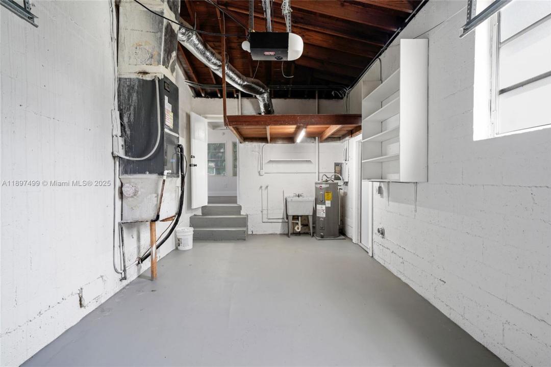 1100 NE 166th St, North Miami Beach, FL 33162