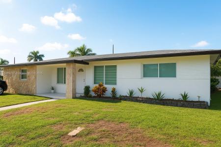 5041 SW 11th St, Plantation, FL 33317