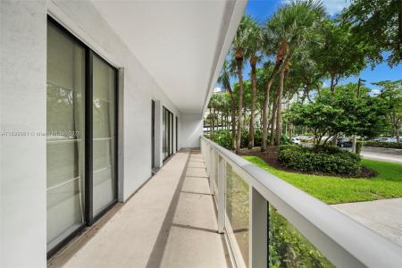 3731 N Country Club Dr 127, Aventura, FL 33180