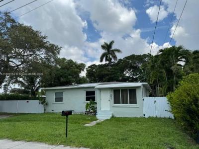 204 SW 7th Ave, Hallandale Beach, FL 33009