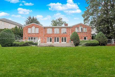 66 cromwell Cir, NY 10304