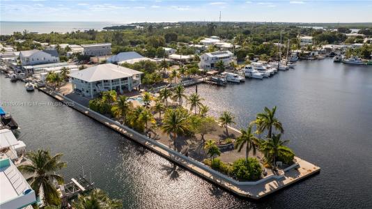 301 Oleander Dr, Tavernier, FL 33070