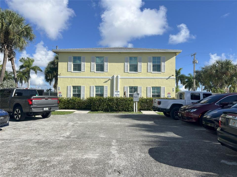 56 W 12th St, Riviera Beach, FL 33404