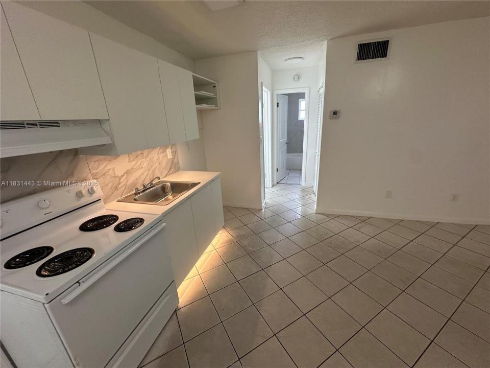 7841 Johnson St 102, Pembroke Pines, FL 33024