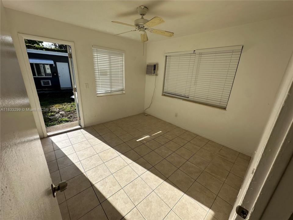 610 NE 12th Ave 1, Fort Lauderdale, FL 33304