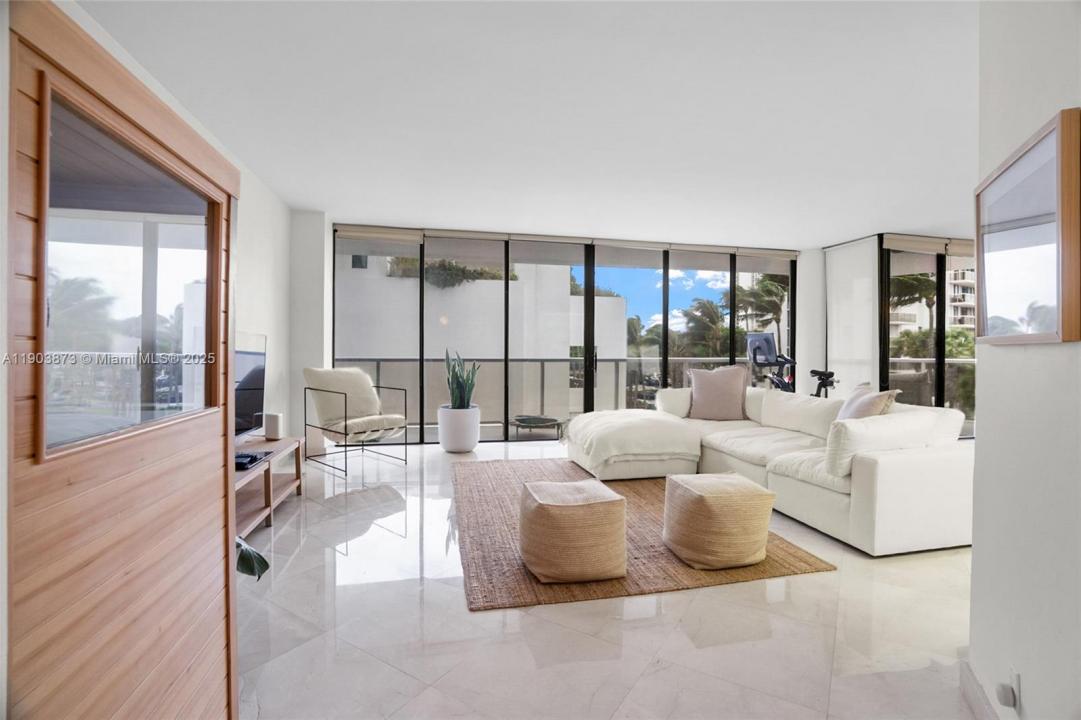 20281 E Country Club Dr M1, Aventura, FL 33180