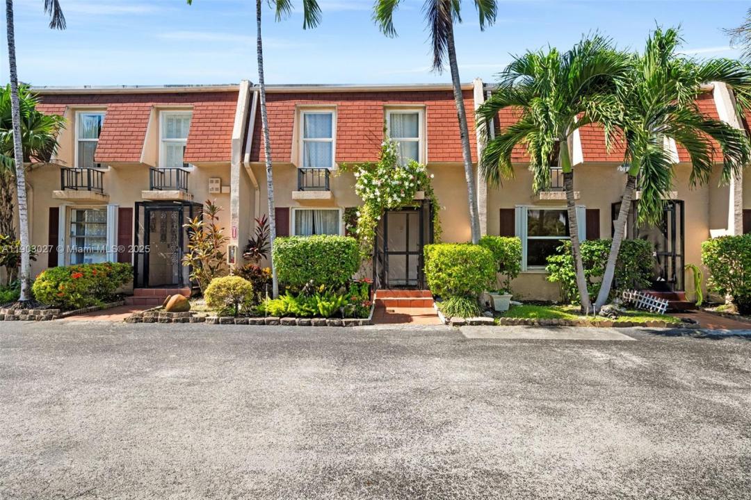 1001 Three Islands Blvd 29, Hallandale Beach, FL 33009