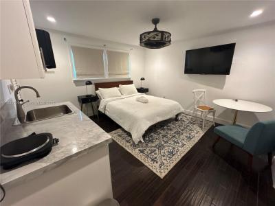 6395 SW 42nd Ter 2, South Miami, FL 33155