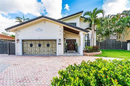 10298 NW 130th St, Hialeah Gardens, FL 33018