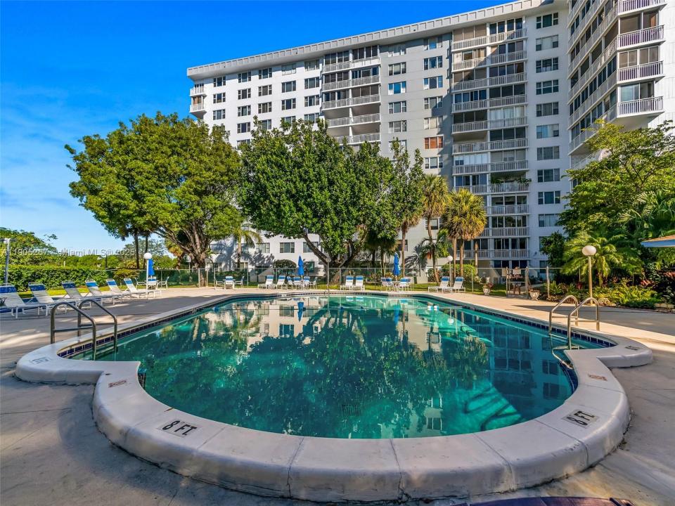 3800 Hillcrest Dr 907, Hollywood, FL 33021