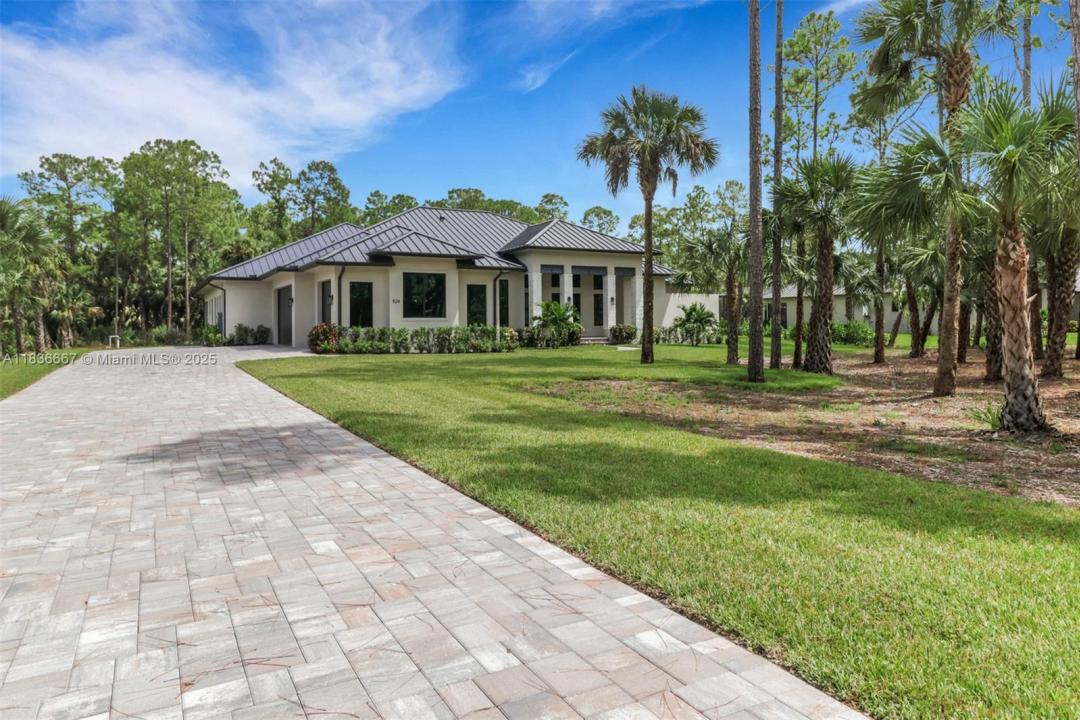 524 13th St Sw, Naples, FL 34117