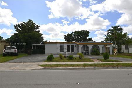 1014 W 68th St, Hialeah, FL 33014