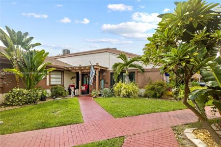 2731 S Parkview Dr, Hallandale Beach, FL 33009