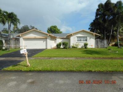 9351 NW 35th Pl, Sunrise, FL 33351