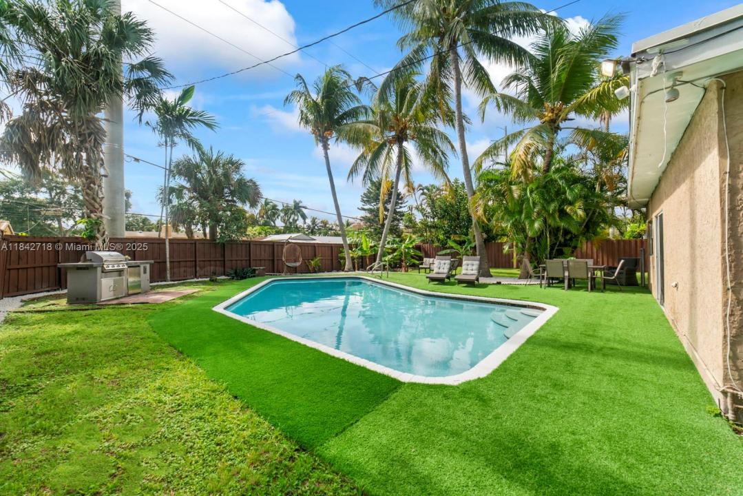 2708 Cleveland St, Hollywood, FL 33020