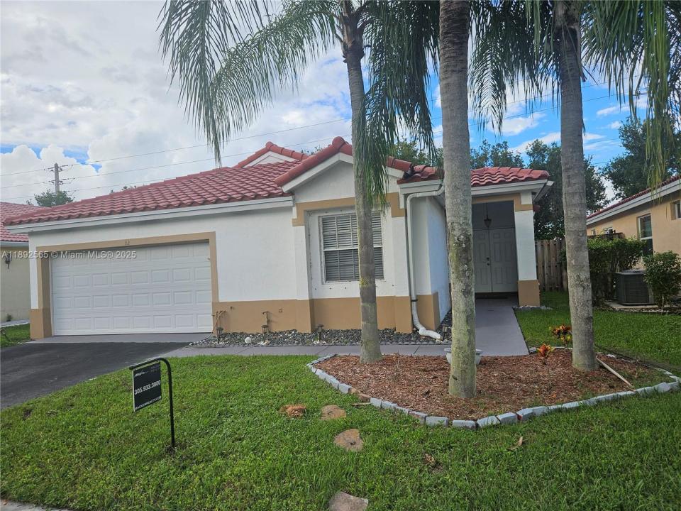32 Gables Blvd, Weston, FL 33326