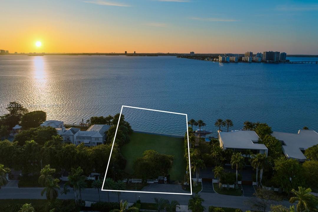 5840 N Bay Rd, Miami Beach, FL 33140