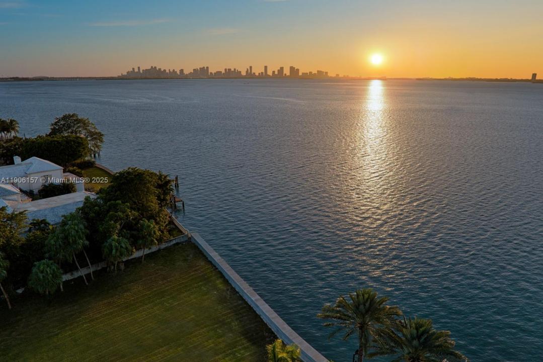 5840 N Bay Rd, Miami Beach, FL 33140