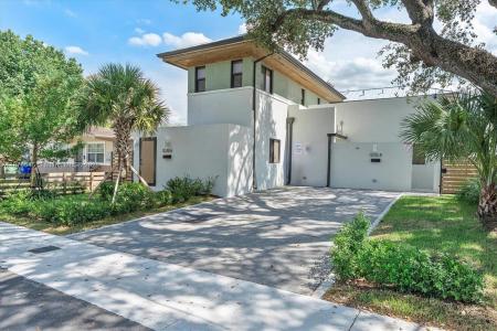 1076 NW 55th St, Miami, FL 33127