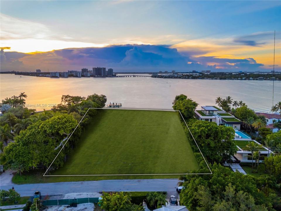 5940 N Bay Rd, Miami Beach, FL 33140