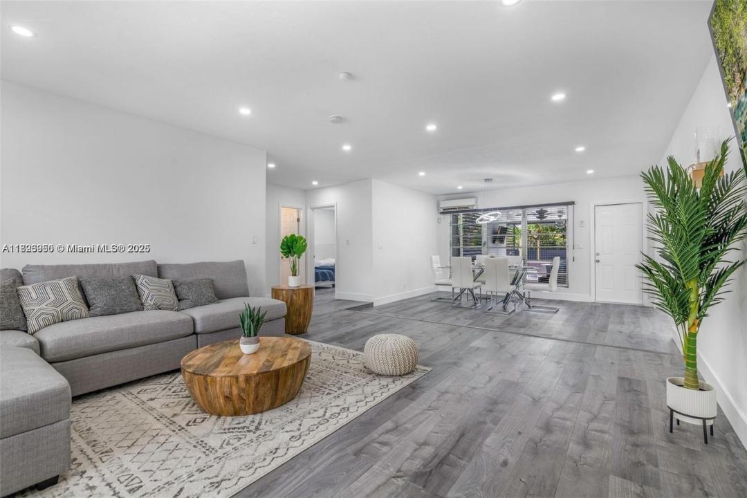 2718 Adams St, Hollywood, FL 33020