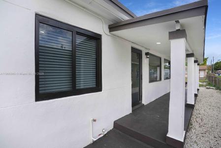 502 NW 7th CT 2, Hallandale Beach, FL 33009