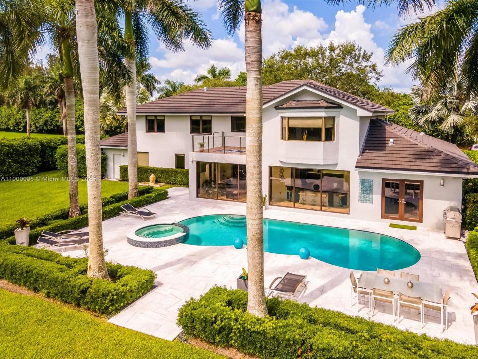 4242 SW 107th Way, Davie, FL 33328