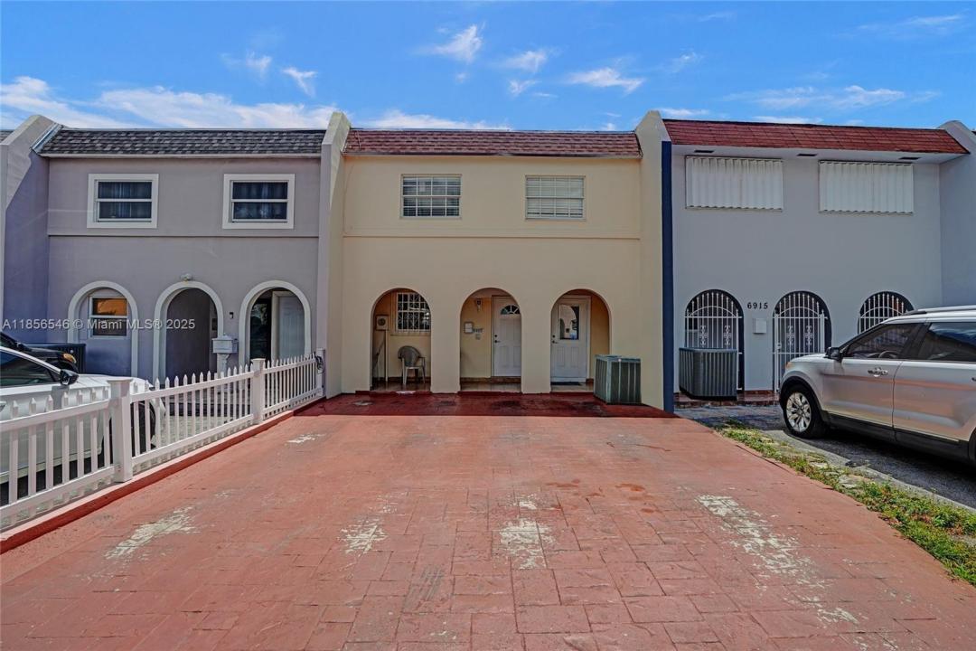 6925 W 3rd Ave, Hialeah, FL 33014