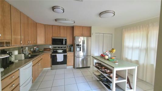 8906 SW 113th Place Cir E, Miami, FL 33176