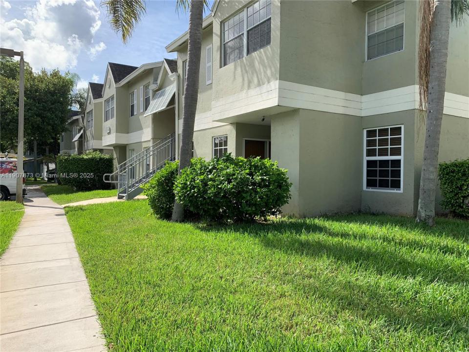 17500 NW 67th Pl K-4, Hialeah, FL 33015