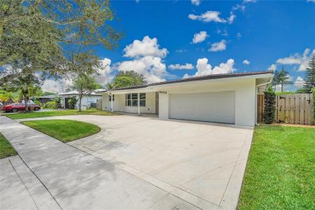 5320 SW 8th St, Plantation, FL 33317