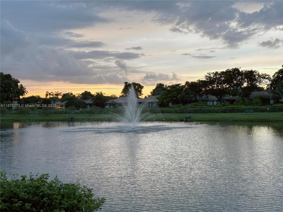 3483 Emerald Oaks Dr 1701, Hollywood, FL 33021