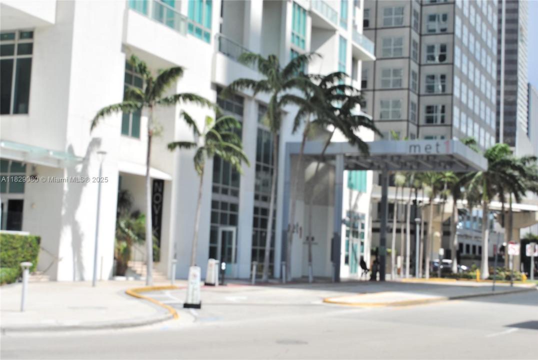 300 S Biscayne Blvd T-2802, Miami, FL 33131