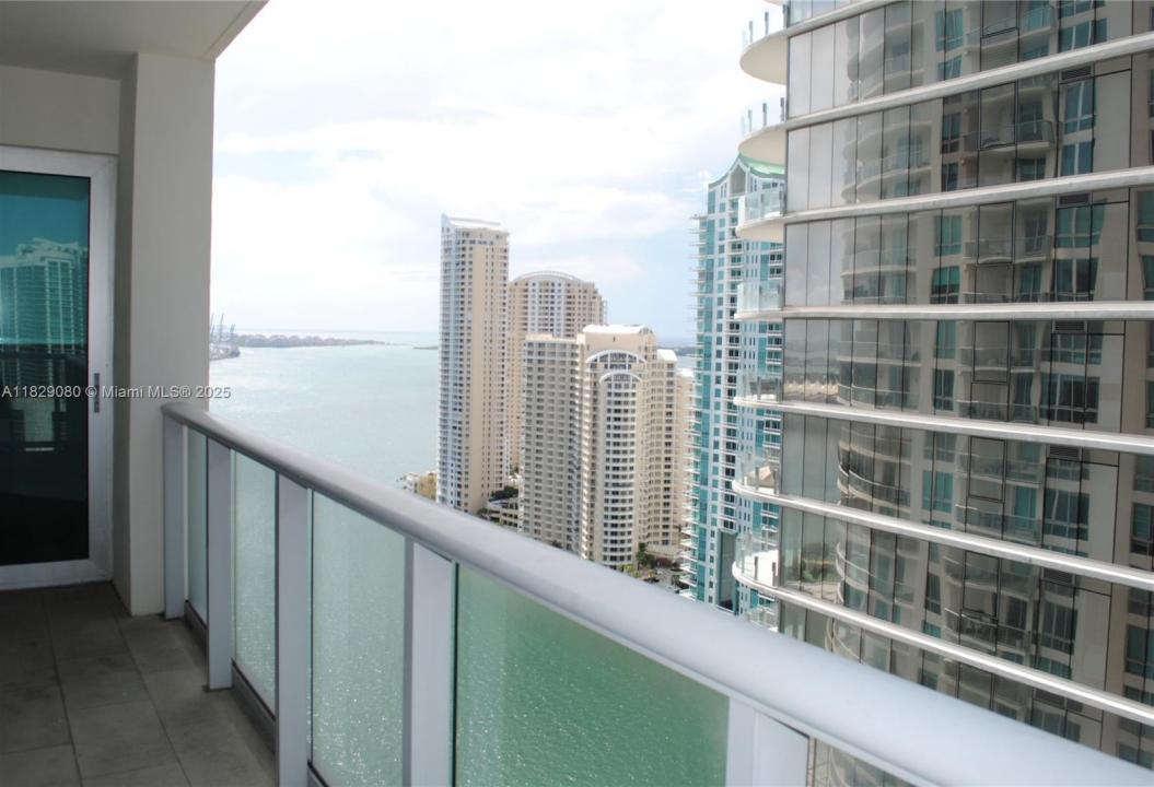 300 S Biscayne Blvd T-2802, Miami, FL 33131