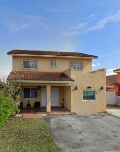 12373 NW 98th Ave, Hialeah Gardens, FL 33018