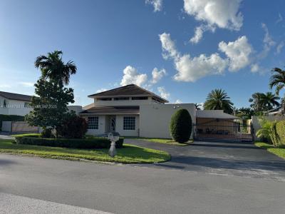 9931 NW 130th St, Hialeah Gardens, FL 33018