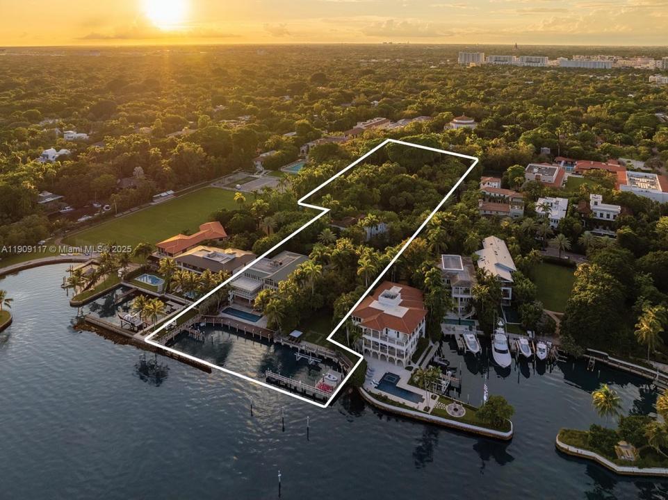 3585 Anchorage Way, Miami, FL 33133