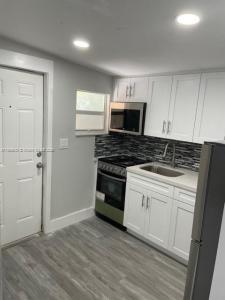 2154 NE 168 Street Rear, North Miami Beach, FL 33162