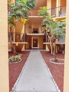 4384 NW 9th Ave 20-2D, Deerfield Beach, FL 33064