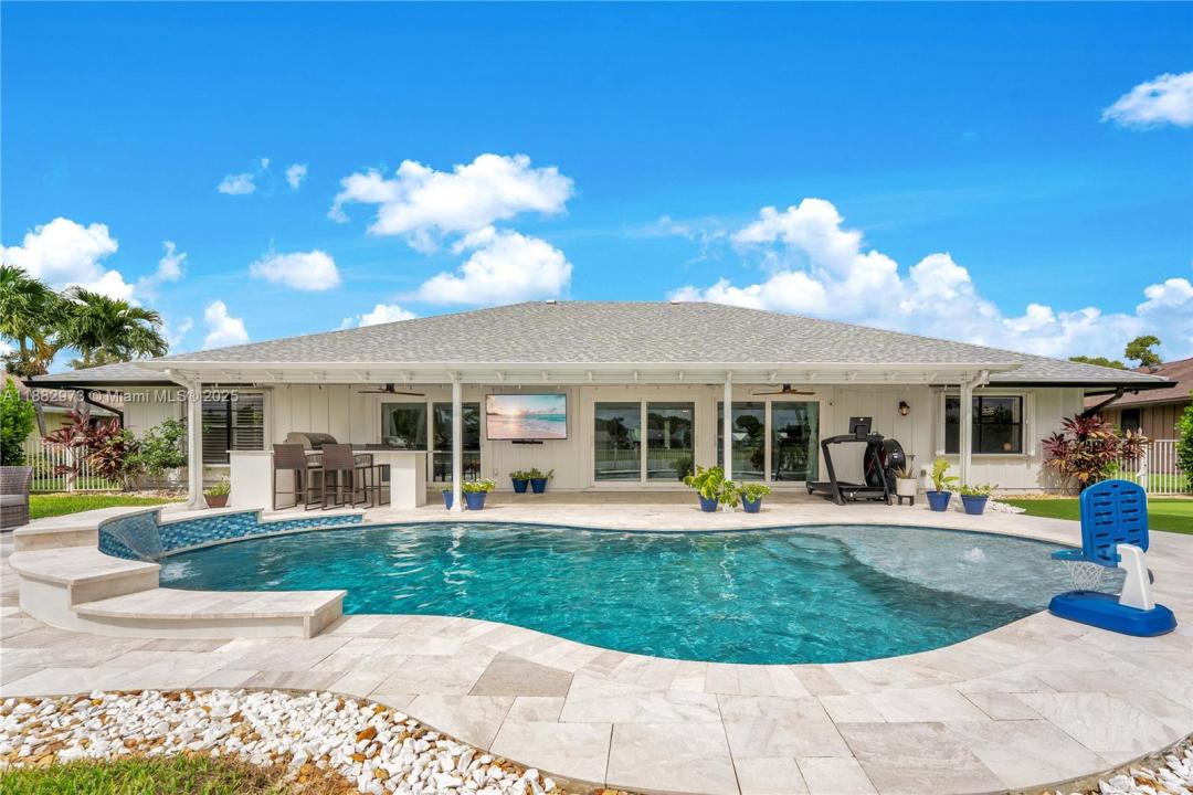 7104 SE Bunker Hill Dr, Hobe Sound, FL 33455