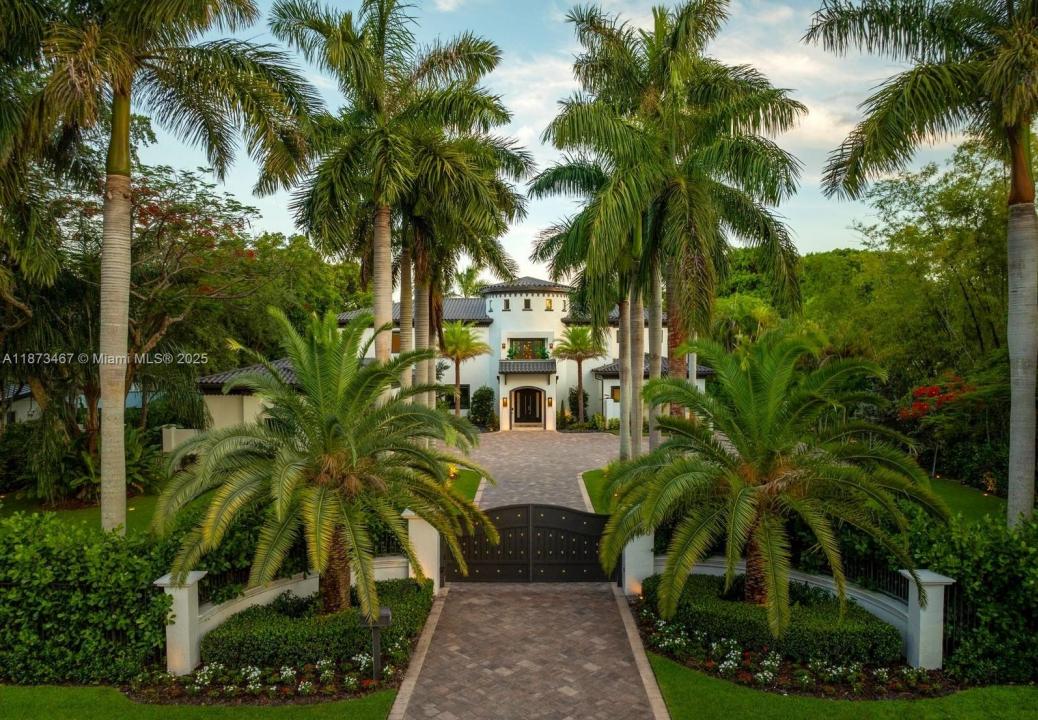 6080 SW 104th St, Pinecrest, FL 33156