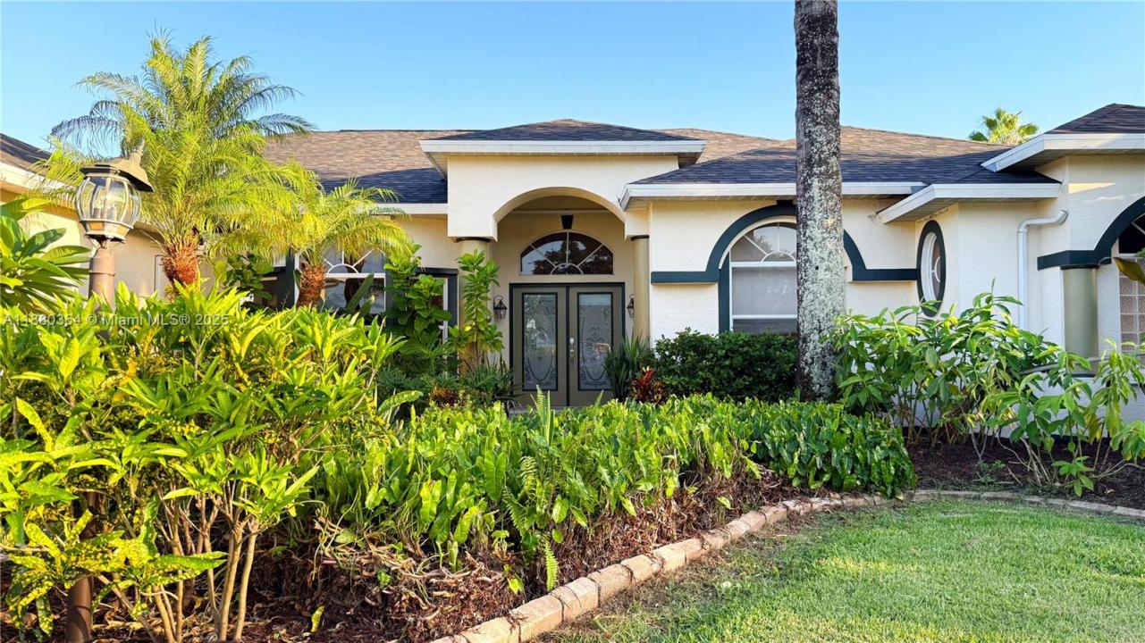 460 NE Cornwall Ave, Port St. Lucie, FL 34983