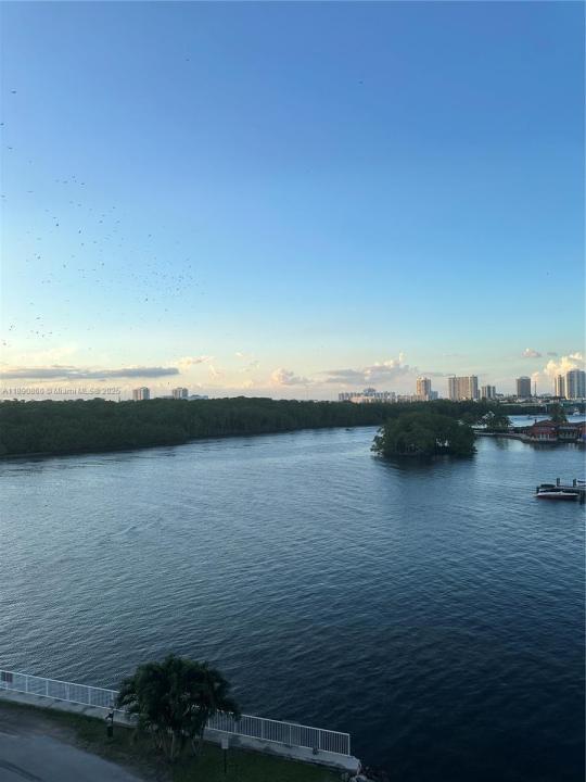 400 Kings Point Dr 614, Sunny Isles Beach, FL 33160