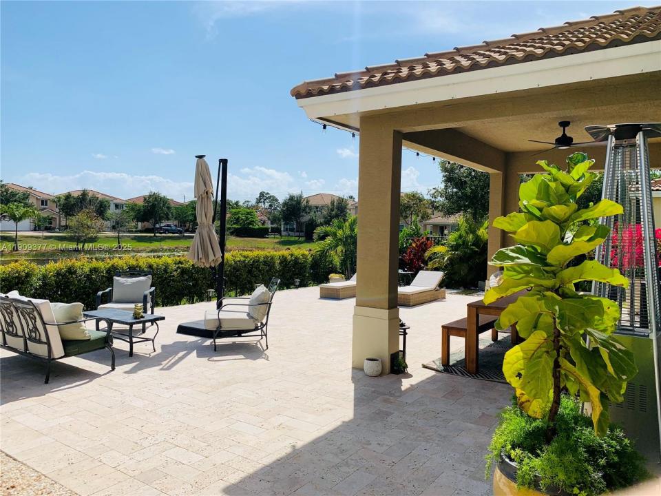 4812 Foxtail Palm Ct, Green Acres, FL 33463