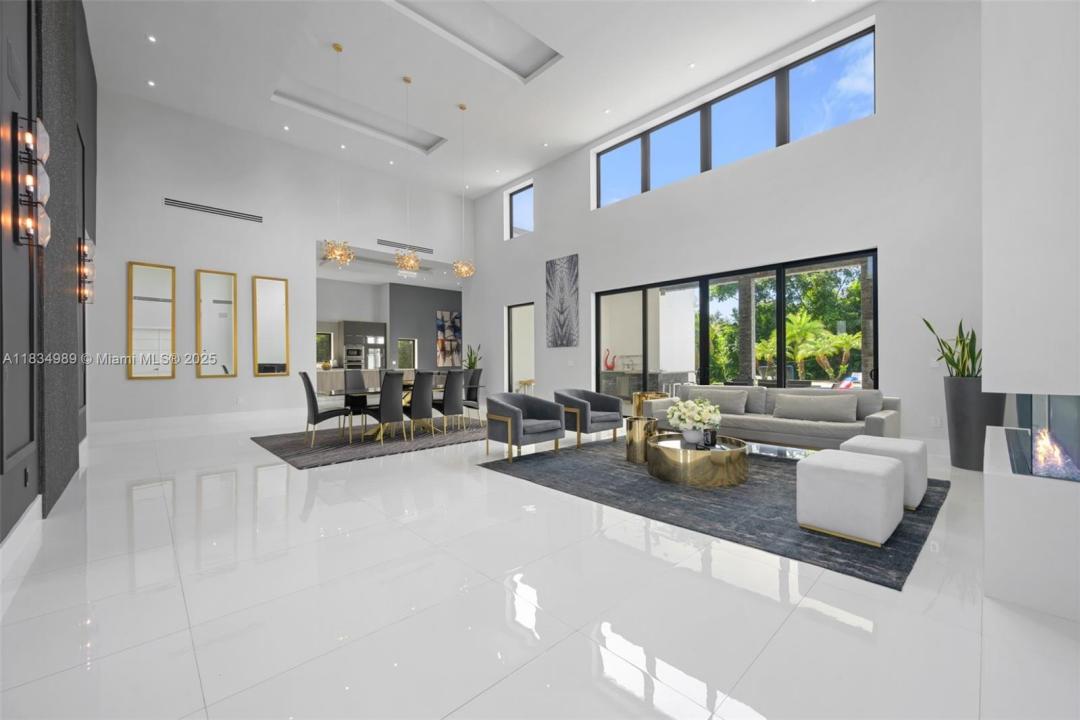 11350 NW 8th St, Plantation, FL 33325